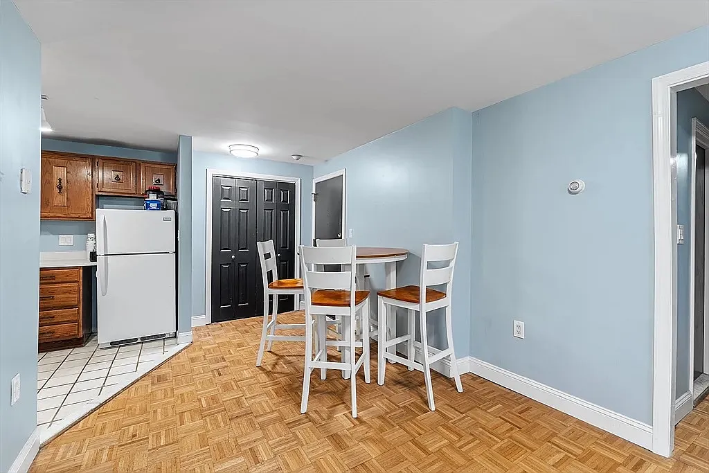 2 bed, 700 sqft, $3,300 — Photo 3