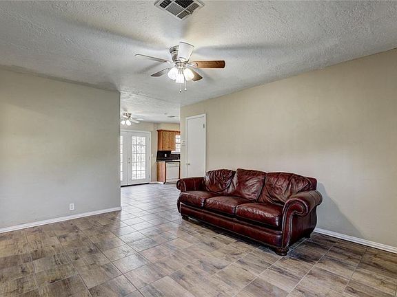 4th image of 1018 Biloxi Dr