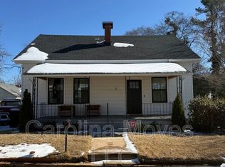 6 10th St, Greer, SC 29651