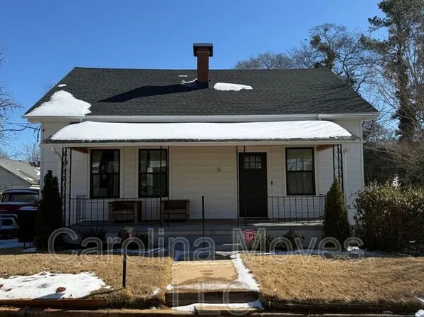 6 10th St, Greer, SC 29651