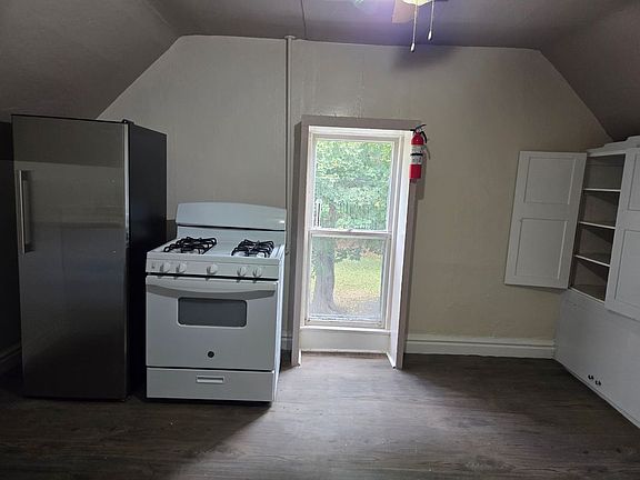4th image of 626 Lansing St
