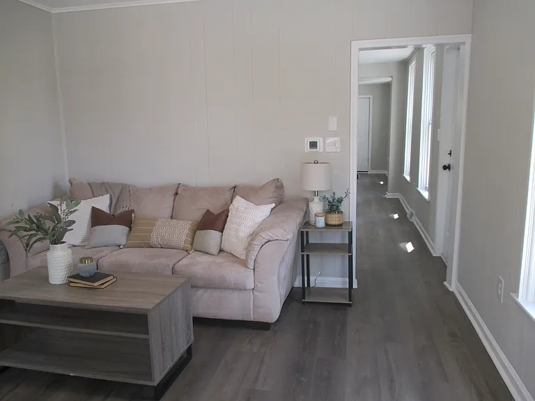 828 Broad St — Photo 2