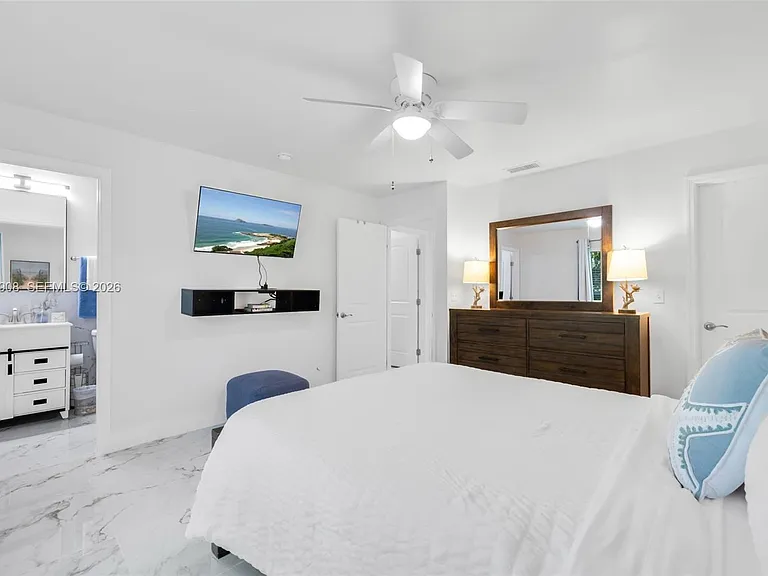 1318 Bayport Ave — Photo 18