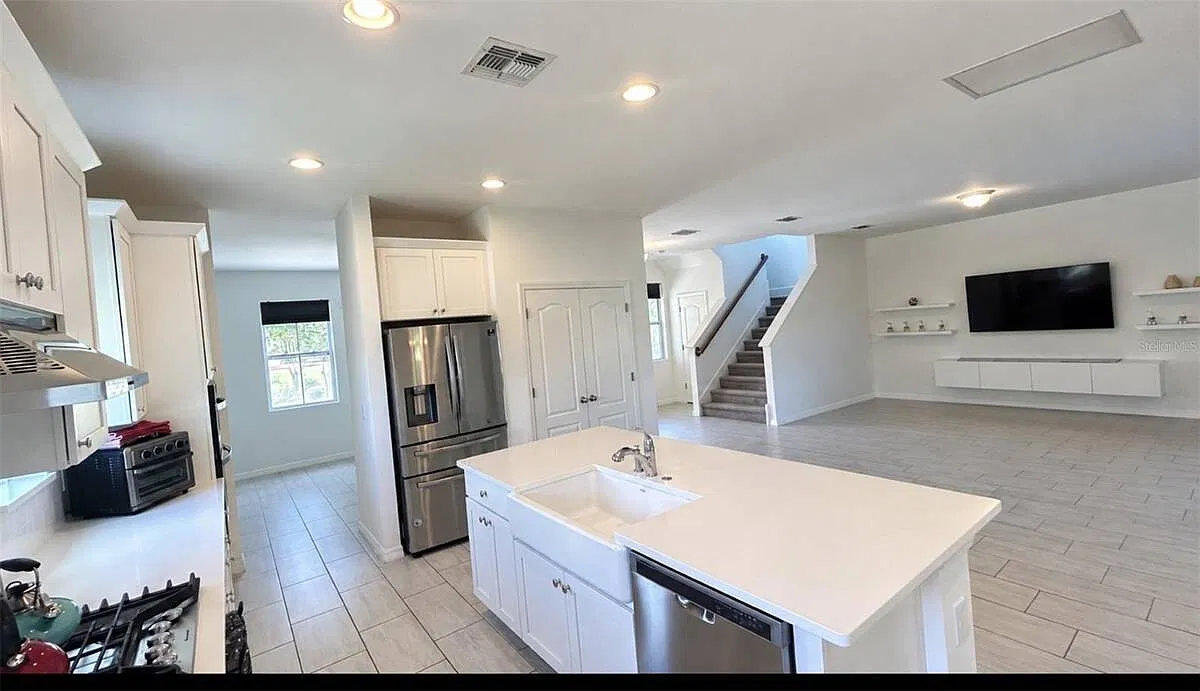 4 bed, 3.5 bath, 2476 sqft, $3,450 — Photo 2