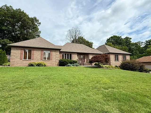 590 Wedgwood Dr — Photo 3