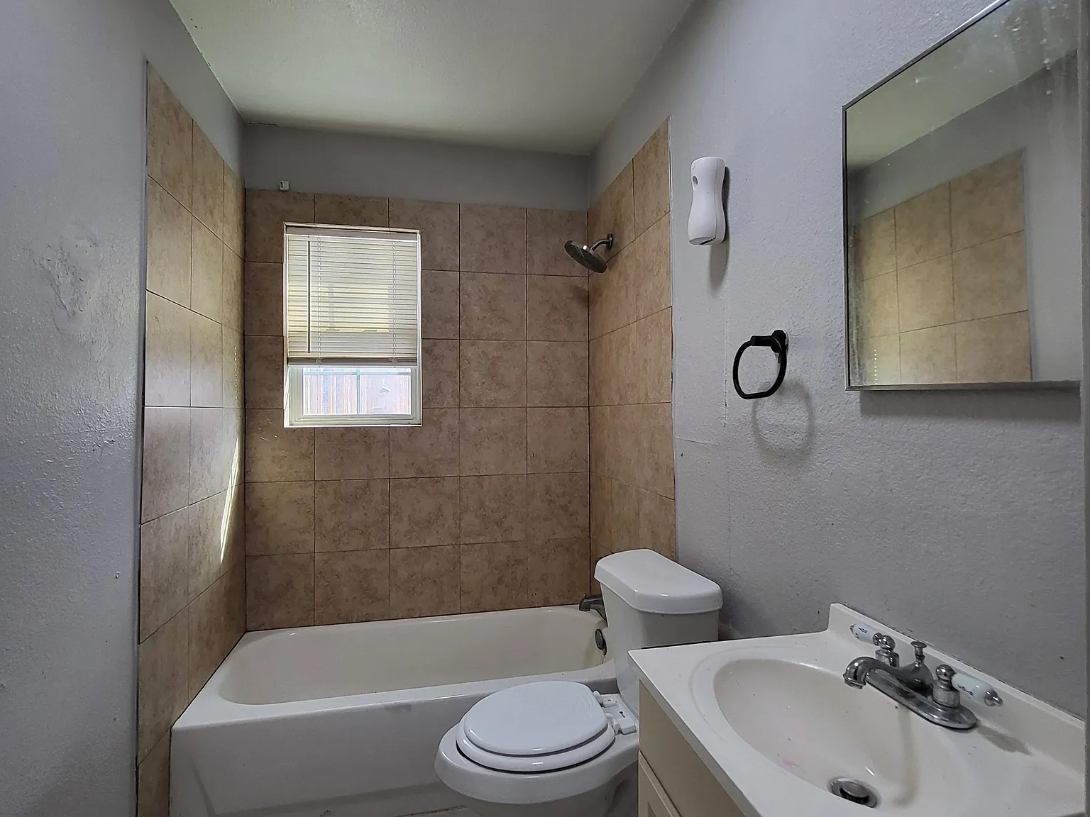 1613 Walton Walker Drive - A — Photo 4