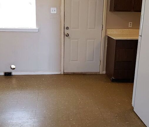 5th image of 645 S Crosby St
