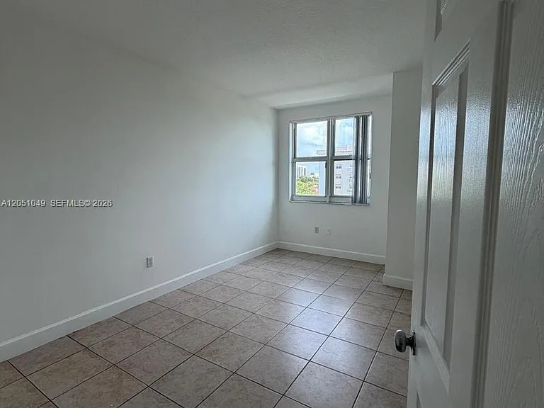 50 Menores Ave #518 — Photo 10
