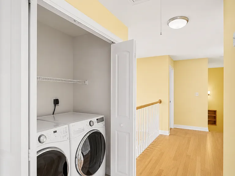 250 Willow St — Photo 11