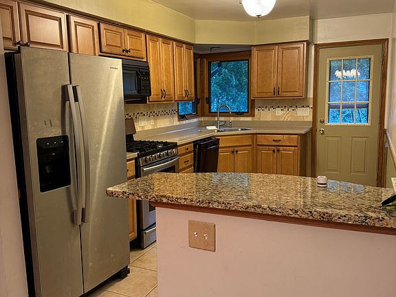 Kitchen and peninsula.