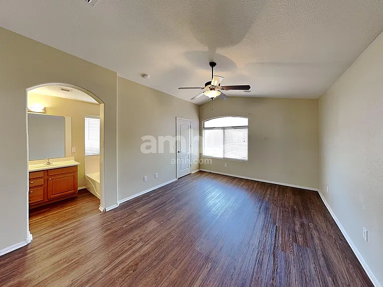 8409 S 50th Ln — Photo 11