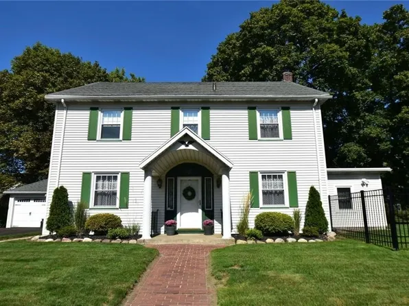 2521 Saint Paul Blvd, Rochester, NY 14617