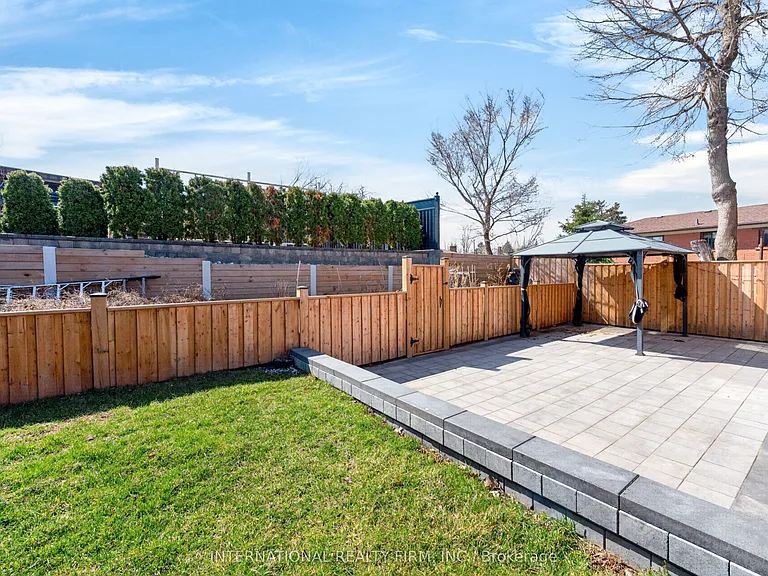 26 Dellbrook Cres — Photo 37