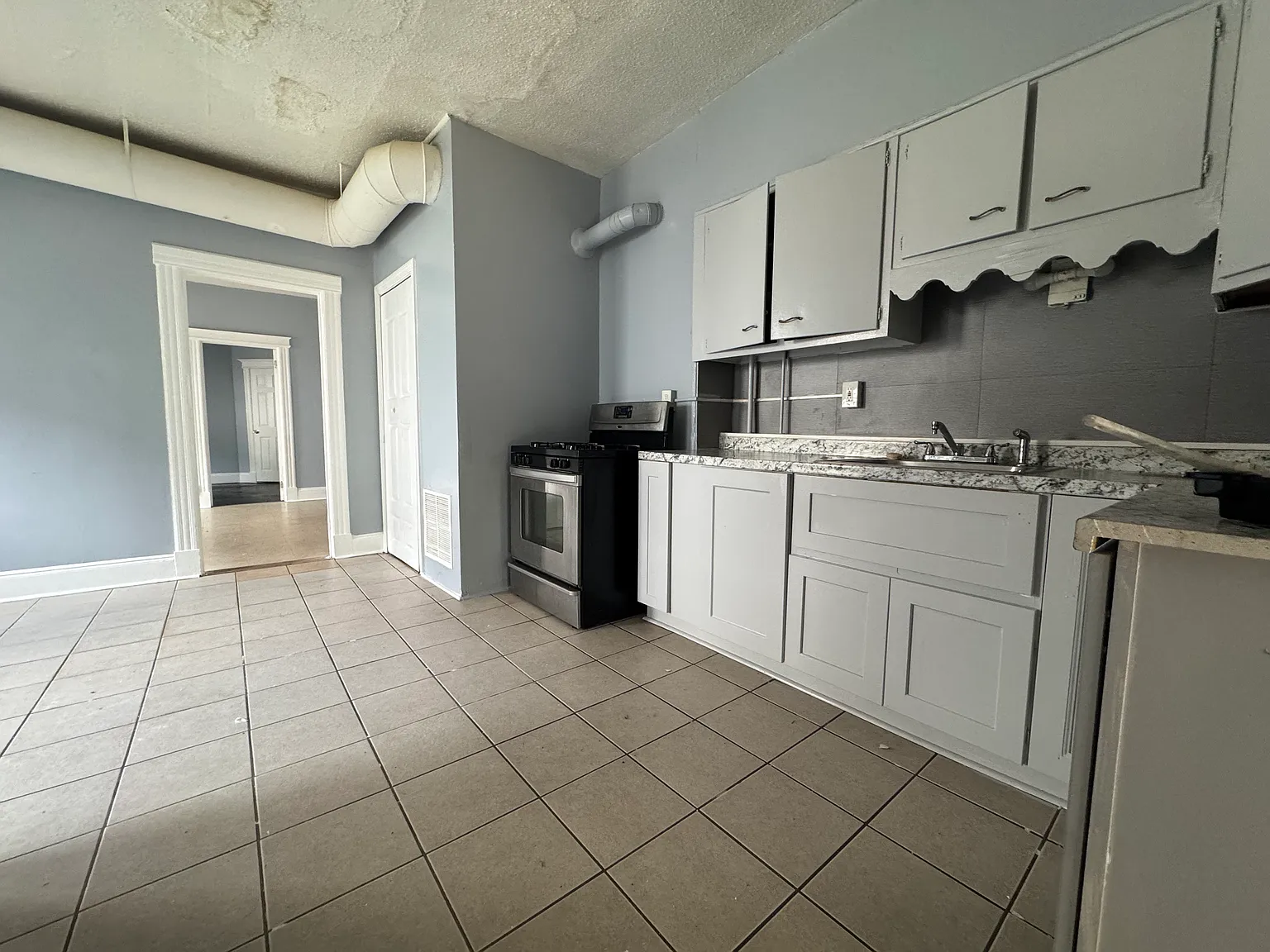 3 bed, 1100 sqft, $1,595 — Photo 2