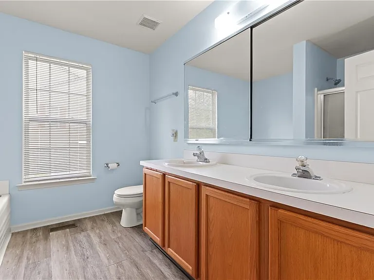 8100 Cross Creek Cir — Photo 26