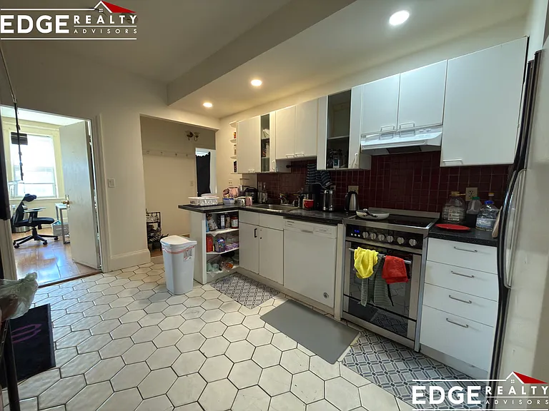 56 Park Vale Ave #9 — Photo 2
