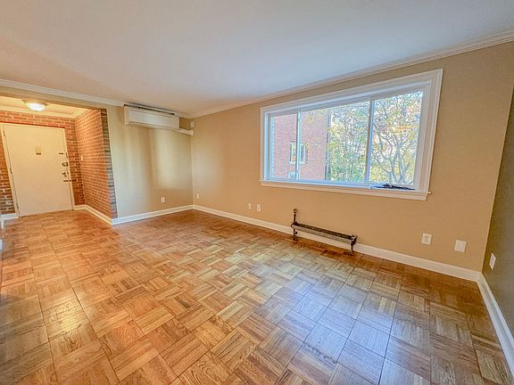 4th image of 2133 19th St N APT 5