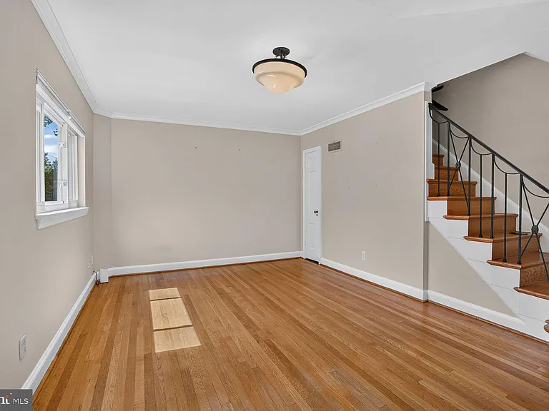 2333 Huidekoper Pl NW — Photo 9