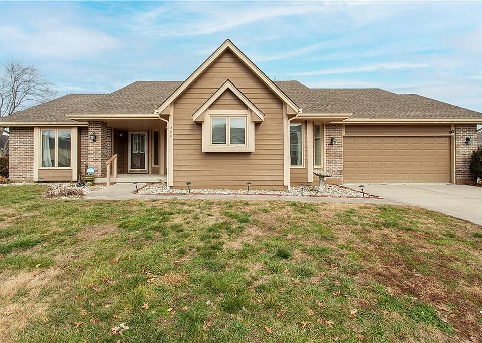1st image of 300 SE 25th St
