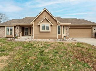 300 SE 25th St, Oak Grove, MO 64075