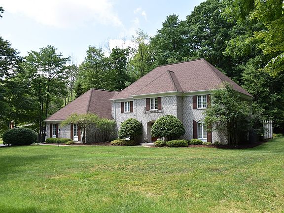 3rd image of 363 Edgewood Dr