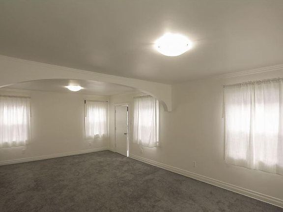 5th image of 206 W 47th St