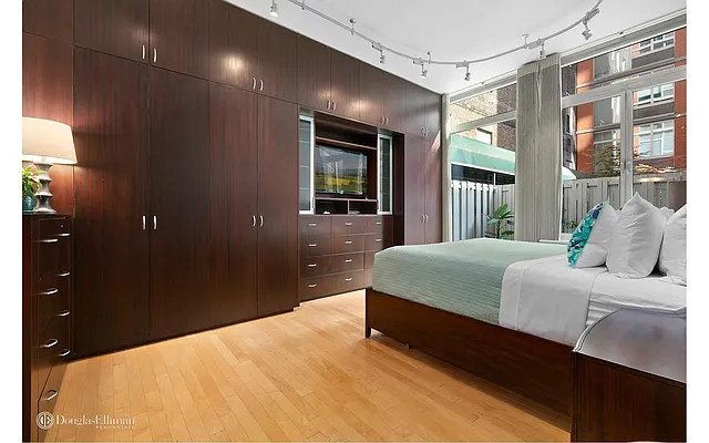 Sold by Douglas Elliman | media 20