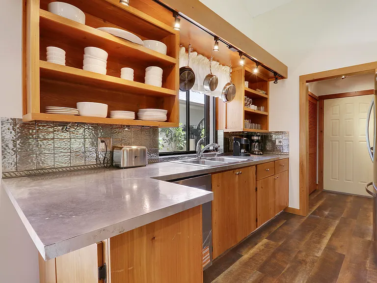 109 Seashore Dr — Photo 9