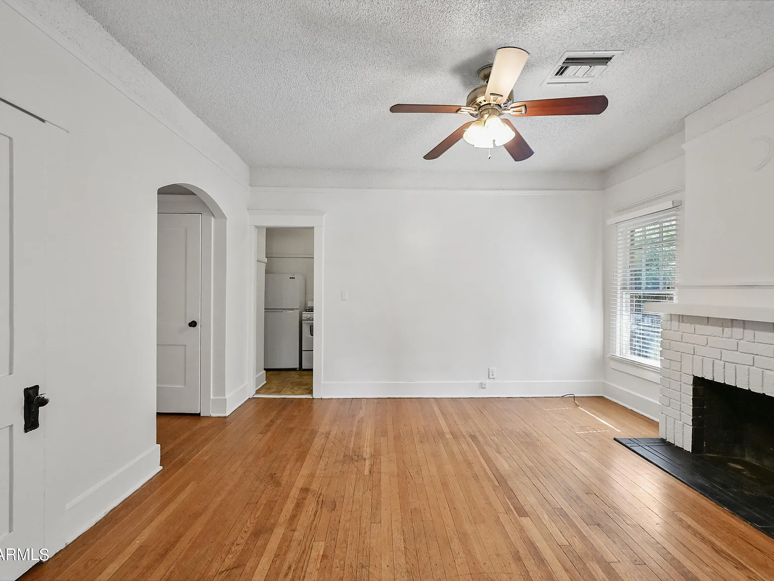 1 bed, 1.0 bath, 550 sqft, $895 — Photo 3