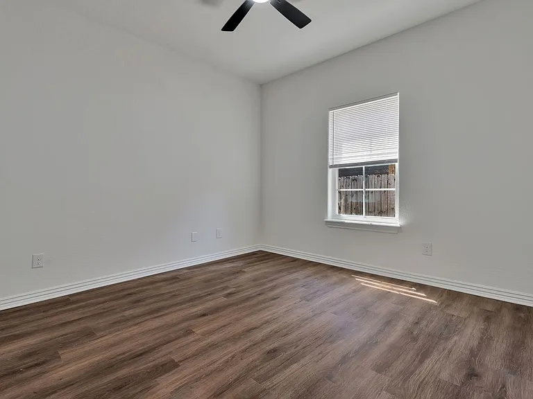 732 N Wordsworth Ln — Photo 16
