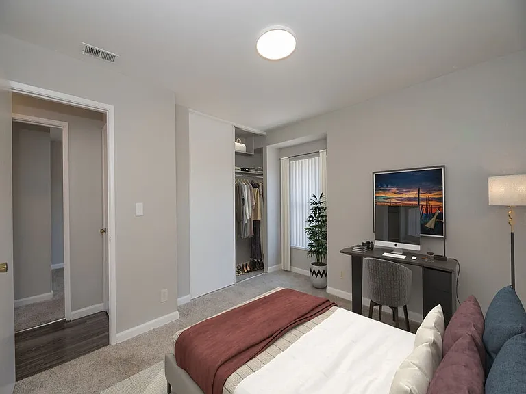 Somerset Apartments — Photo 27
