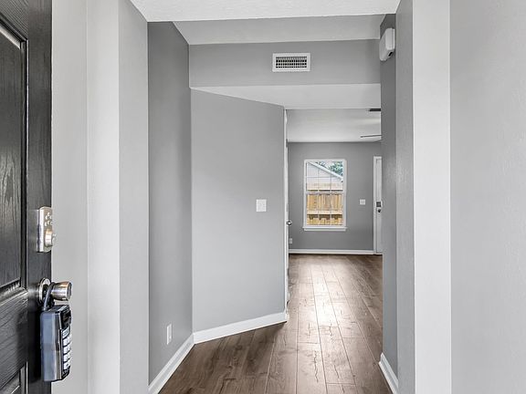 4th image of 414 Arapaho Dr