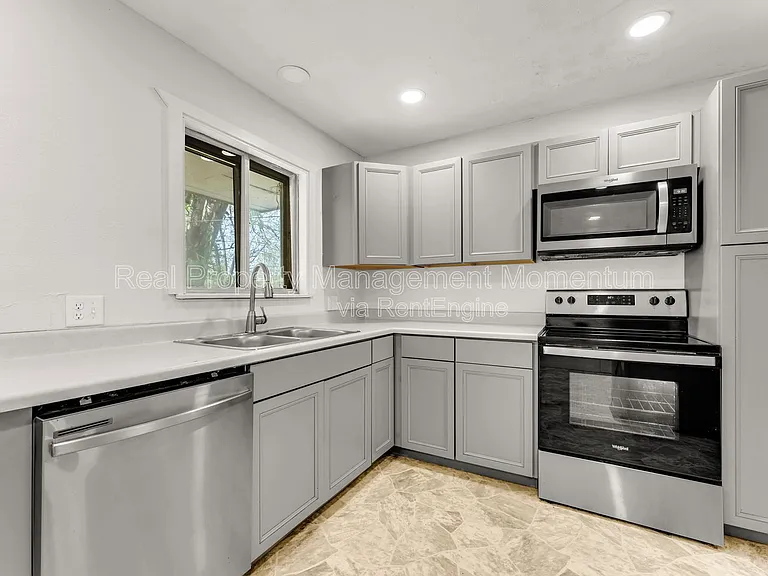1610 E Nora St — Photo 7
