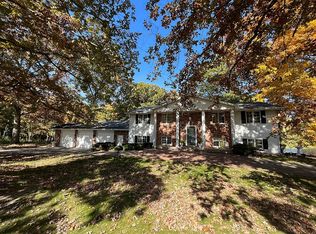 201 E Lakeshore Dr, Edelstein, IL 61526