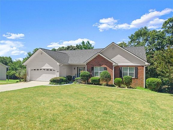 3rd image of 3322 Barry Ln