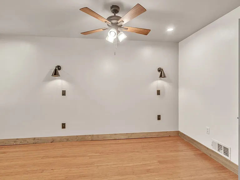 4819 Bexley Dr — Photo 22