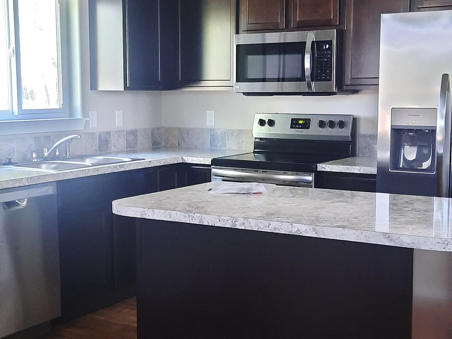 3 bed, 1290 sqft, $1,900 — Photo 3