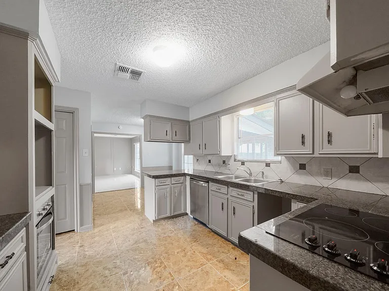 3102 Hollow Cir — Photo 5