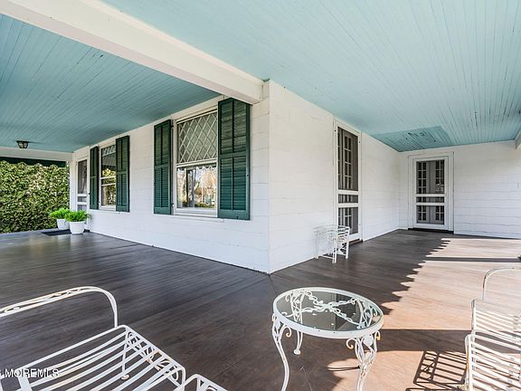 5th image of 207 Tuttle Avenue