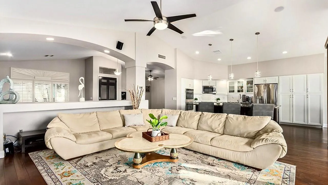 3 bed, 2383 sqft, $6,095 — Photo 2