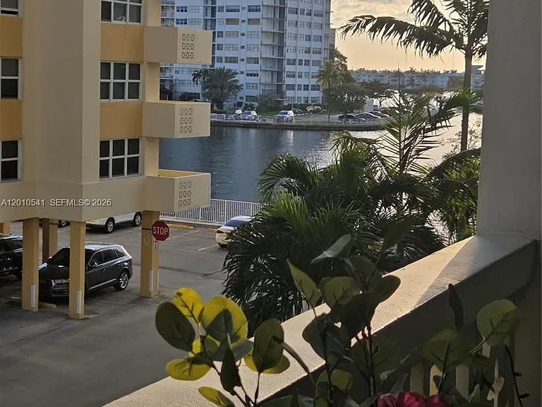 1817 S Ocean Dr #325 — Photo 32