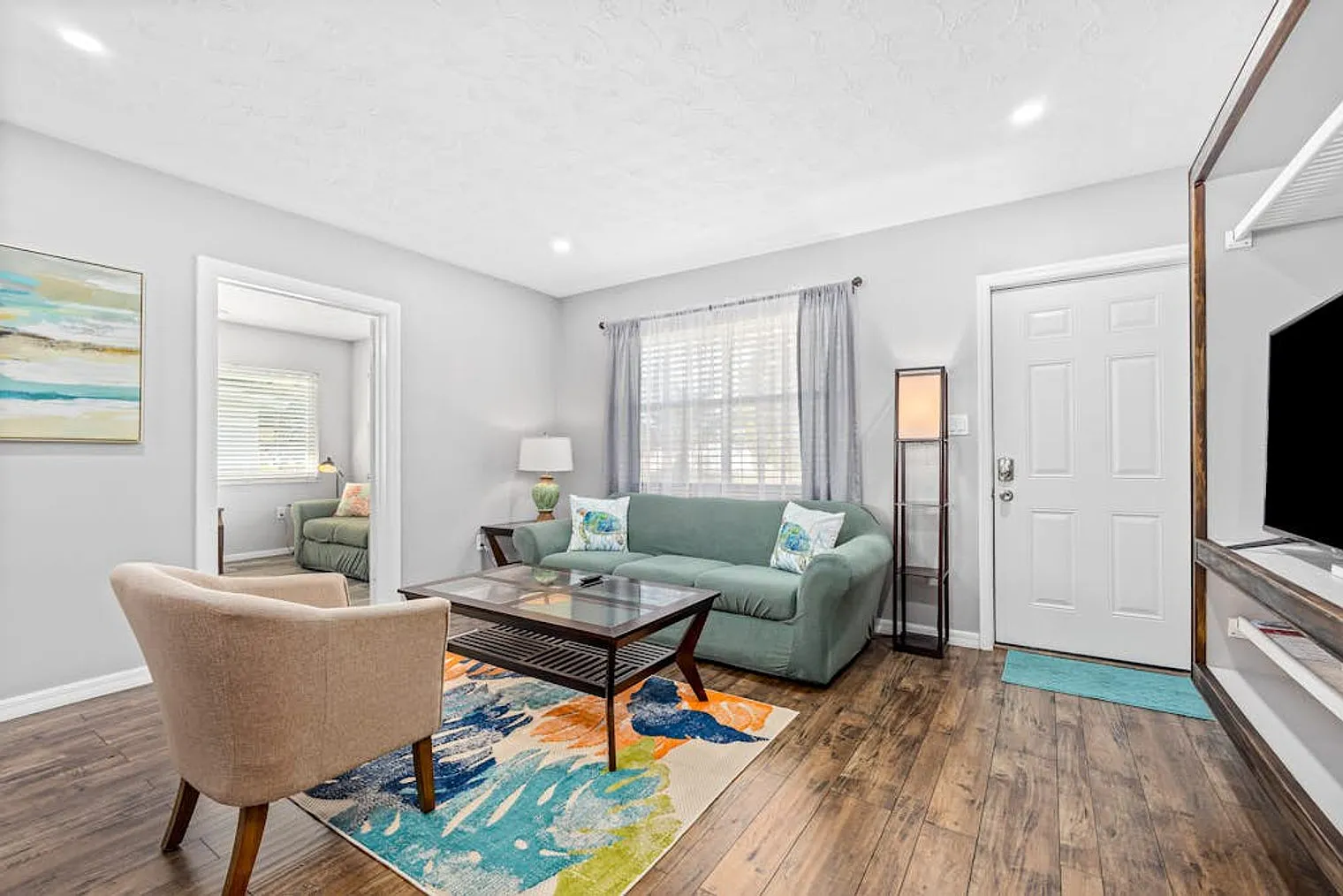 2 bed, 1.0 bath, 1119 sqft, $3,112 — Photo 2