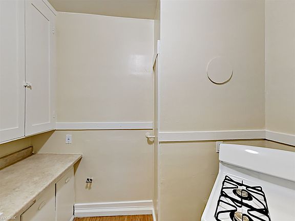 2nd image of 546 Georgia St APT 304
