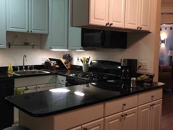 3rd image of 3753 N Marshfield Ave #2