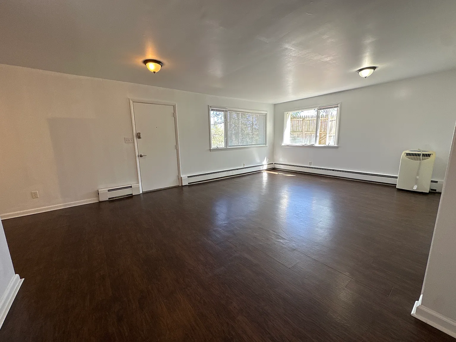 3 bed, 3590 sqft, $2,500 — Photo 3