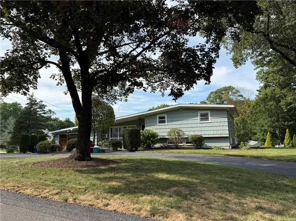57 Stiness Dr, Warwick, RI 02886
