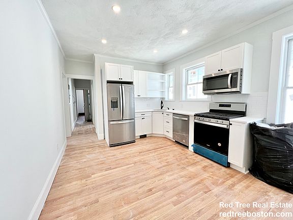 2nd image of 79 Sydney St Floor 3