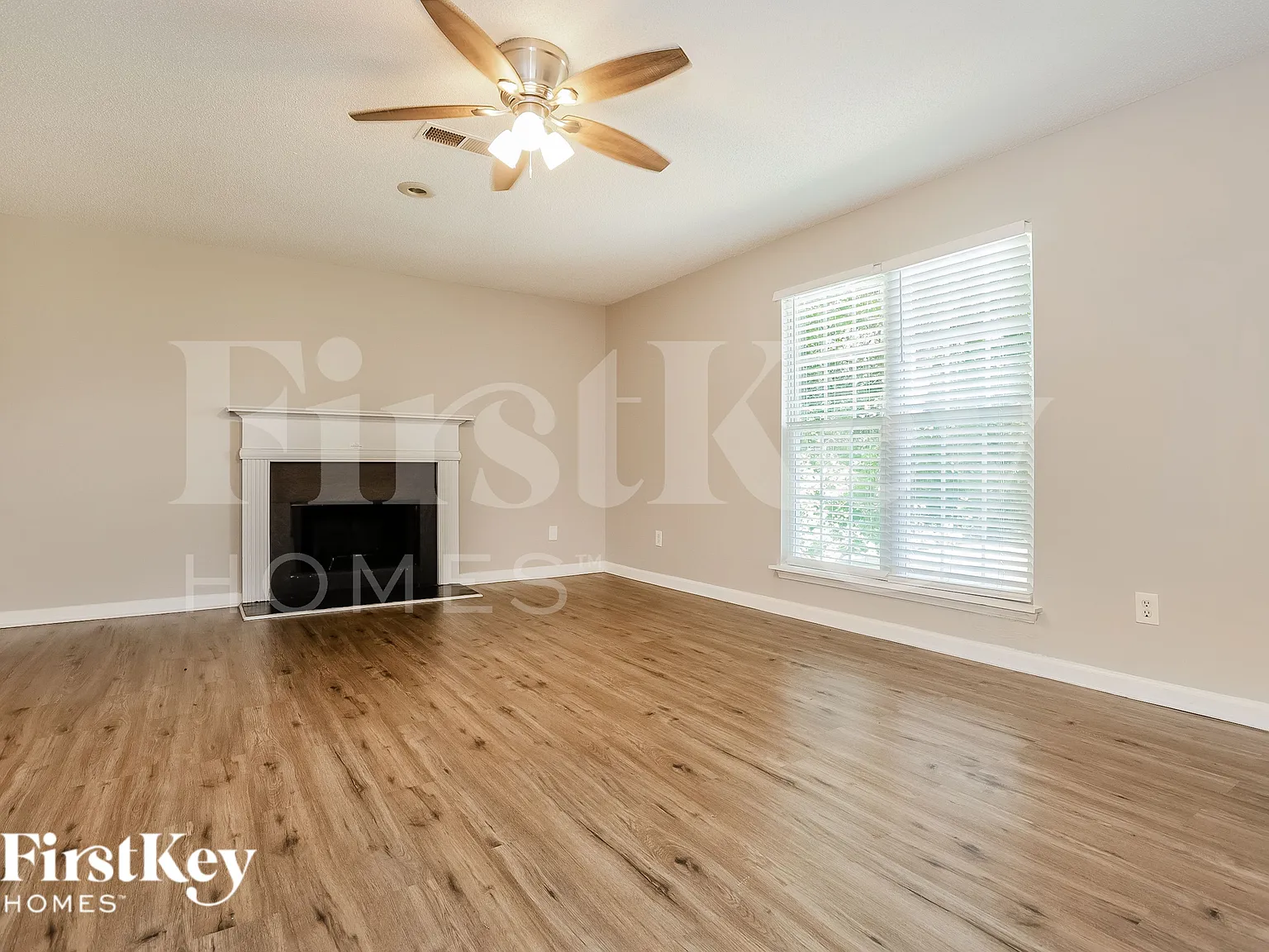 5 bed, 2.5 bath, 2718 sqft, $2,360 — Photo 2