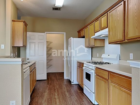 4th image of 1115 Remington Dr