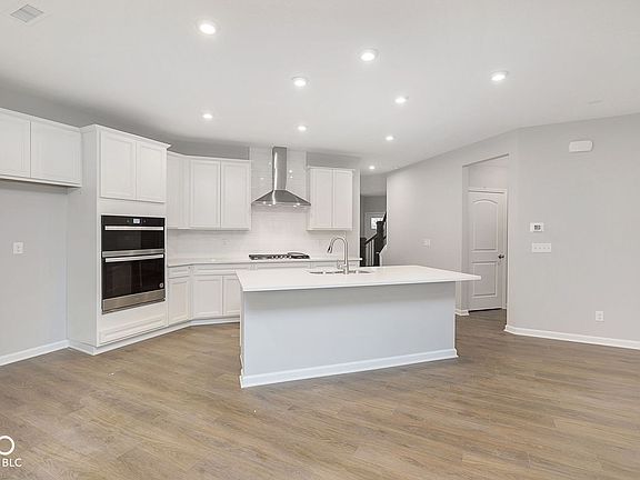 4th image of 823 Adler Dr